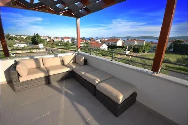 Komfortable Wohnung Mit Whirlpool Und Garten Turanj 0*,