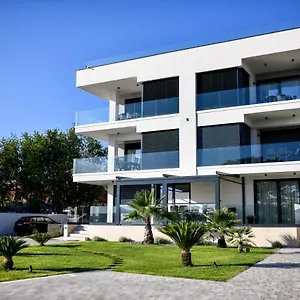 Crowonder & Oaza With Heated Swimming Pool And Sauna Turanj